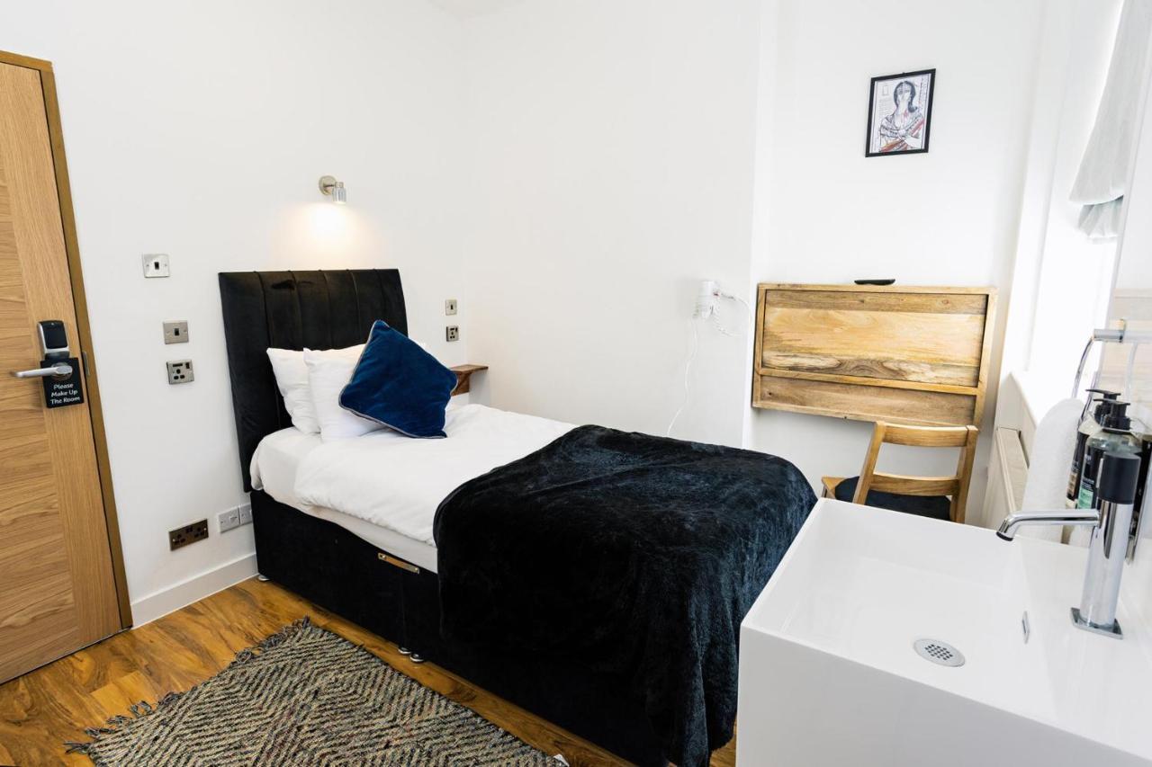 Cambridge House Hotel Bagian luar foto