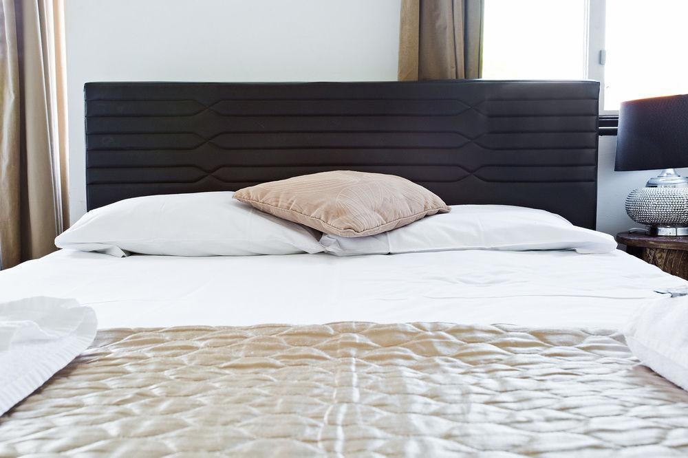 Cambridge House Hotel Bagian luar foto