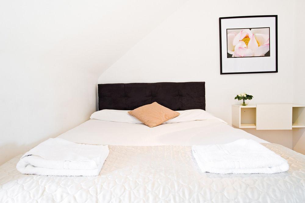 Cambridge House Hotel Bagian luar foto